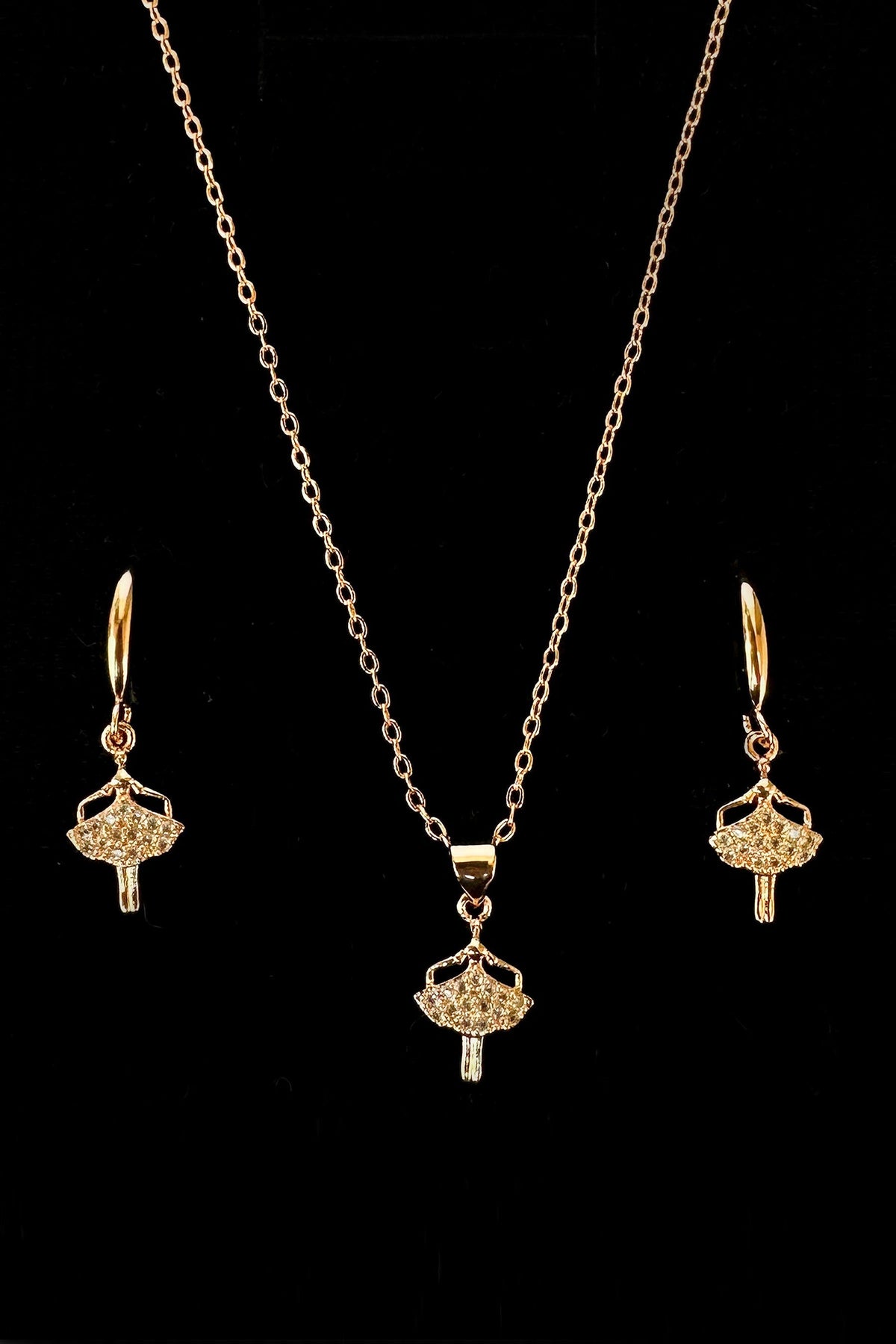 Vogue Wing Luxe Set - Premium Artificial Jewelry